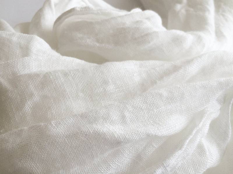 Weißer Leinen Schal - Frühling/Sommer Trend Einzelstück Herren Damen Unisex Alle Jahreszeiten Geschenkidee von LinenBloomShop