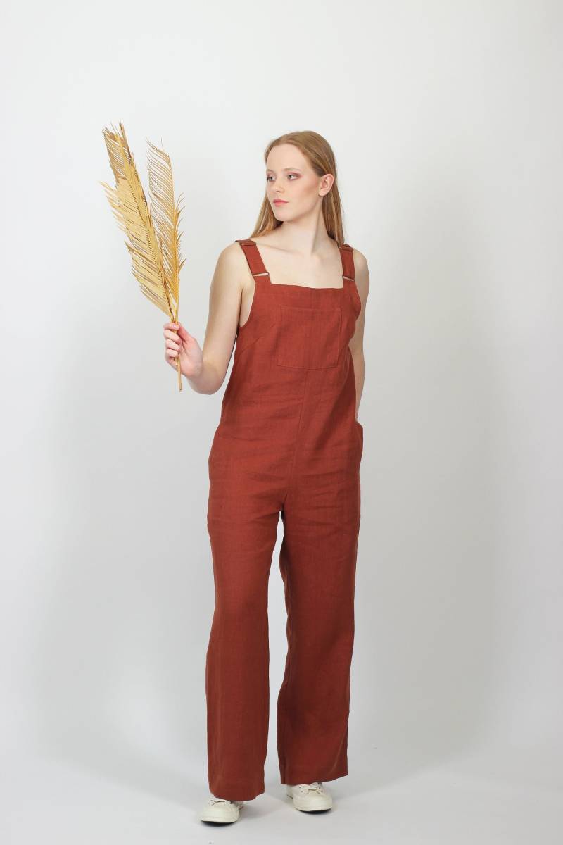 Handgemachter Leinen Jumpsuit Terrakotta Brauner Sommer Overall Mit Weitem Bein von LinenBreezeShop