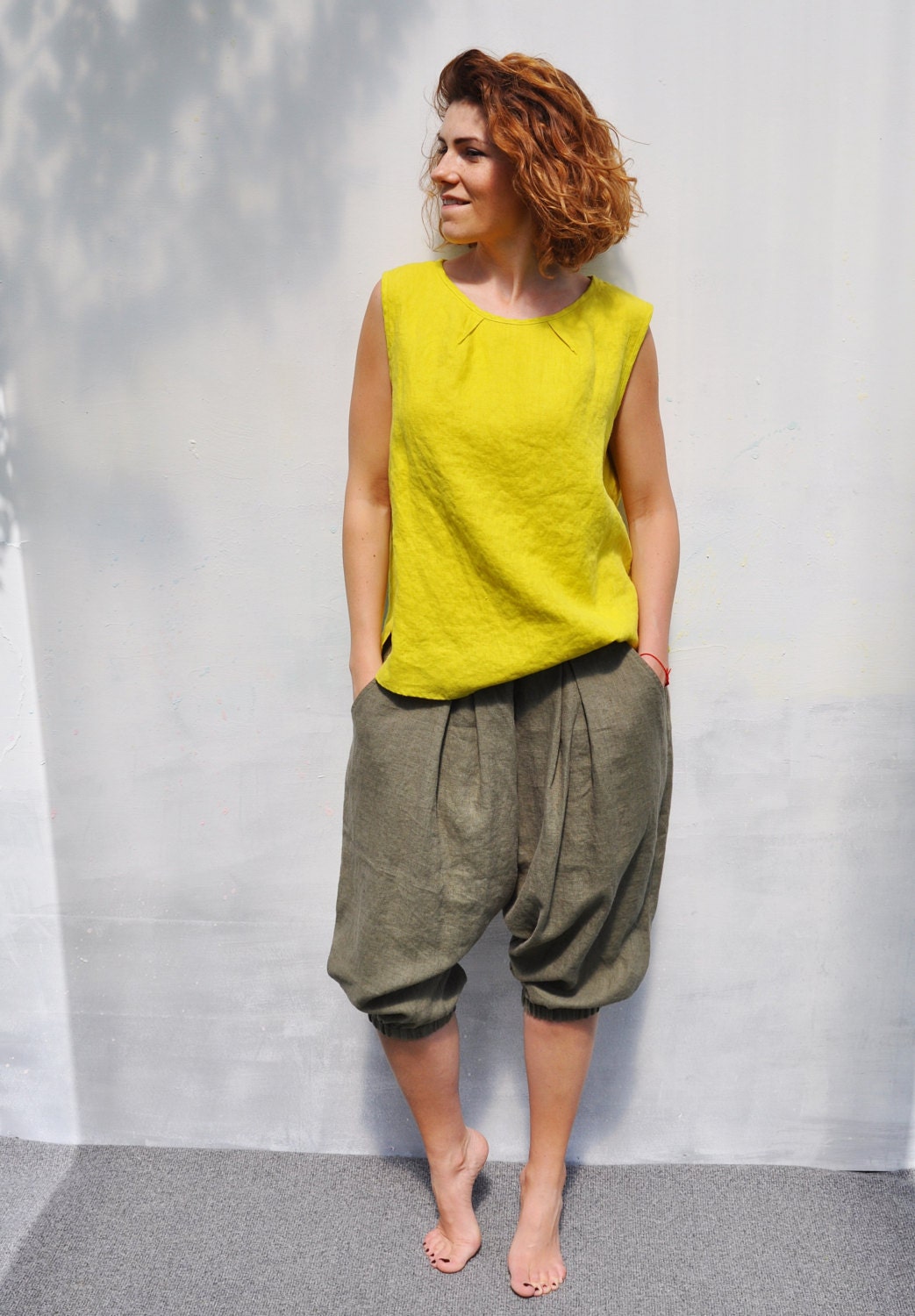 Dekoriertes Leinen Uni Tank Top Aria. Ärmelloses Top. Rundhals-Flachs-Shirt. Tunika Aus Leinen. Schlichte Bluse. Gelbe Boot-Hals-Top Dekoriertes Leinen Uni Tank Top Aria. Ärmelloses Top. Rundhals-Flachs-Shirt. Tunika Aus Leinen. Schlichte Bluse. Gelbe Boot-Hals-Top von LinenDi