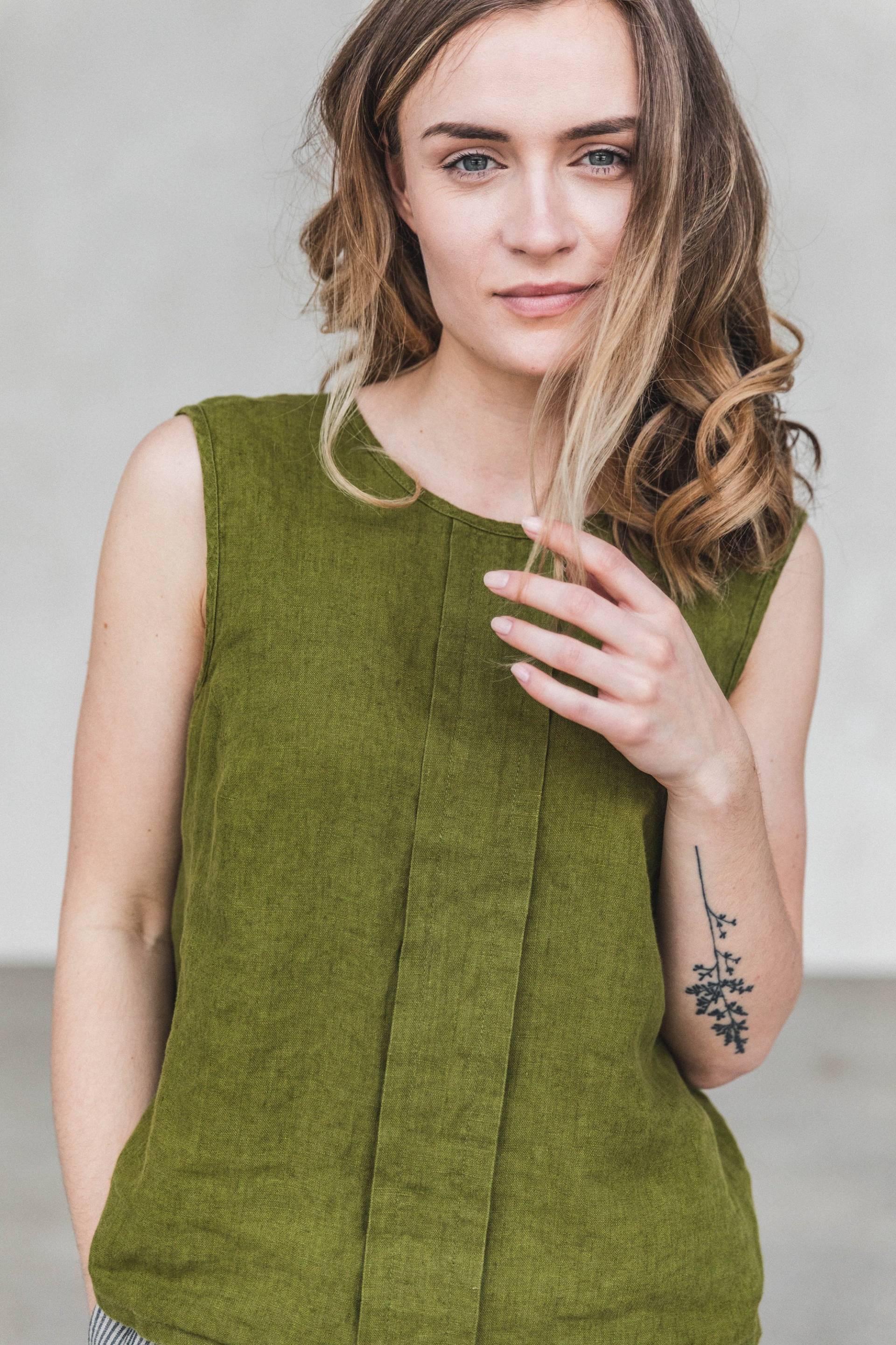 Grace Leinen Handgemachte Tanktop Bluse in Moosgrün. Natur Ärmellos Lässiges Damen Shirt Erhältlich 47 Farben von LinenDi