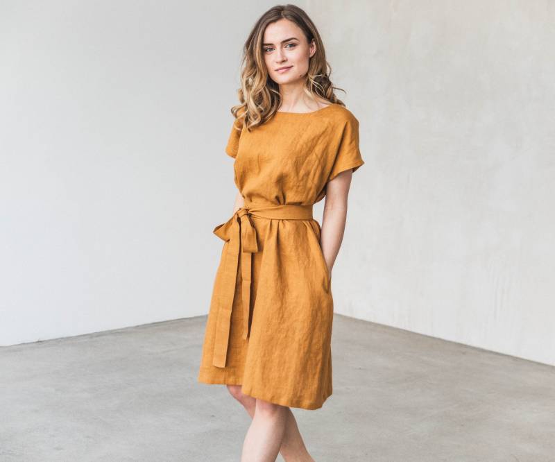 Leinenkleid in Senfgelb Farbe. Plus Size Kleid. Knielanges Kurzarmkleid. Umstandsfreundliches Erhältlich 47 Farben von LinenDi