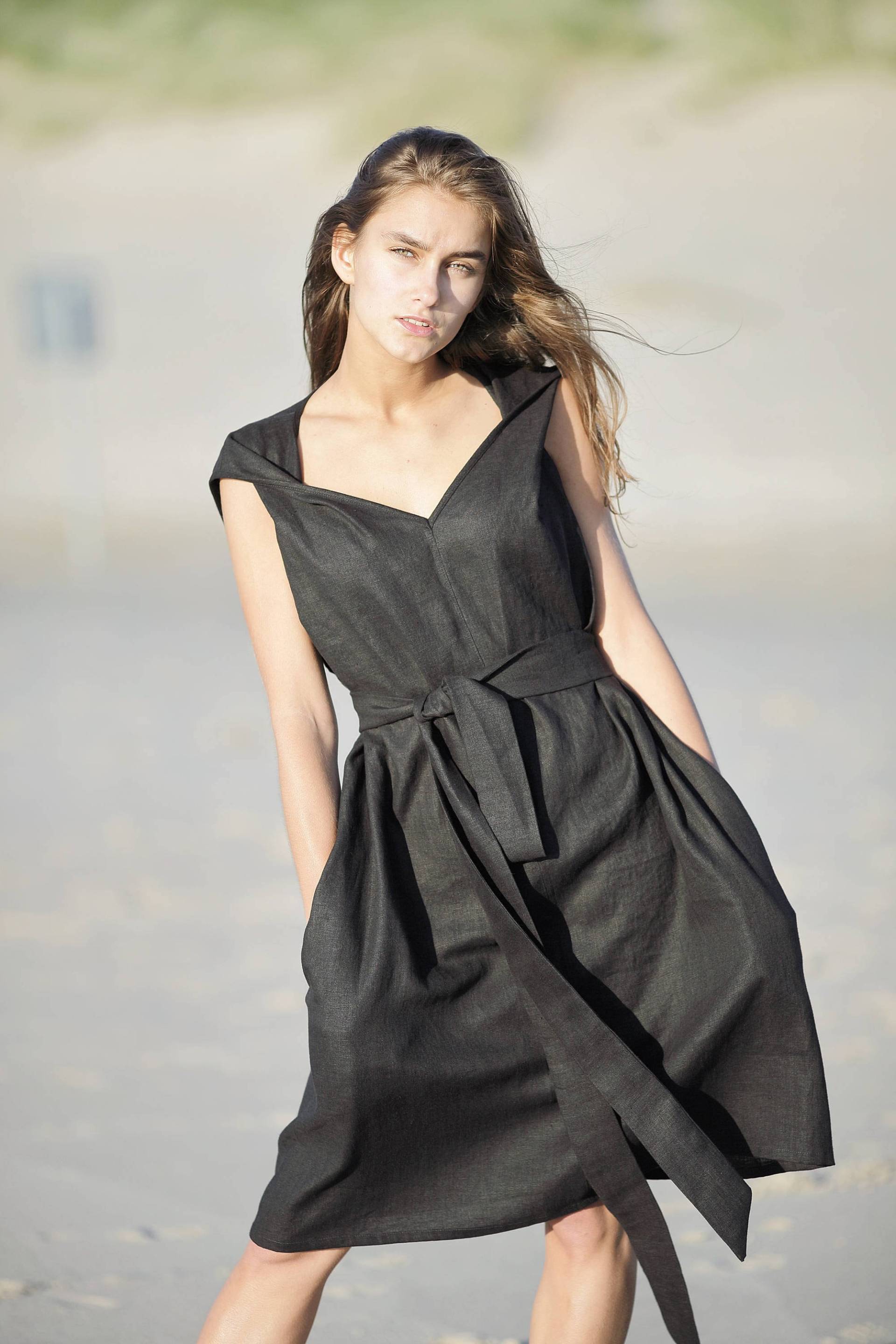 Schwarzes Leinenkleid/Lockeres Ärmelloses Kleid Leinen Tunika Lässiges Naturstoff von LinenDi