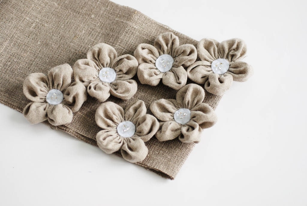 Handgefertigte Blumen Aus Reinem Leinenstoff - Applikationen Für Kunsthandwerk, Hochzeitsdekor Und Verzierungen von LinenForest