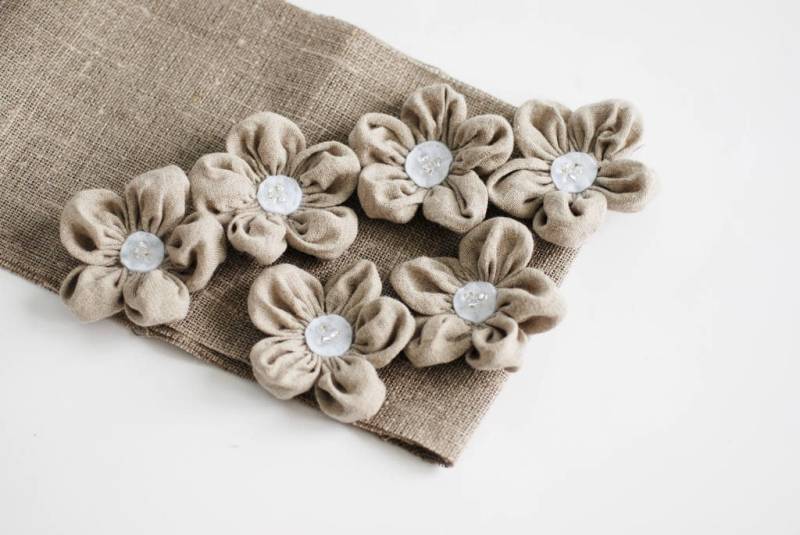 Handgefertigte Blumen Aus Reinem Leinenstoff - Applikationen Für Kunsthandwerk, Hochzeitsdekor Und Verzierungen von LinenForest
