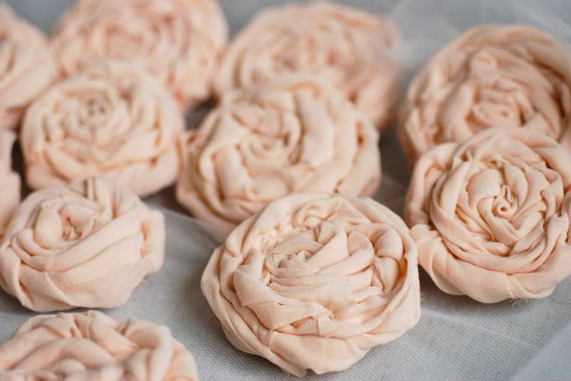 Seidenblumen in Hellem Pfirsich - Florale Verzierungen Für Bastelarbeiten, Hochzeiten Und Diy-Projekte von LinenForest