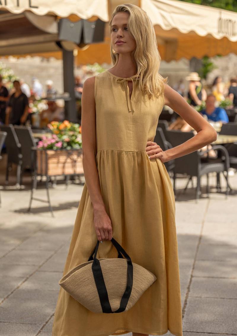 Langes Leinenkleid Aylin/Entspanntes Camelkleid Kleid Für Frauen Mit Krawattenausschnitt von LinenHandmadeStudio