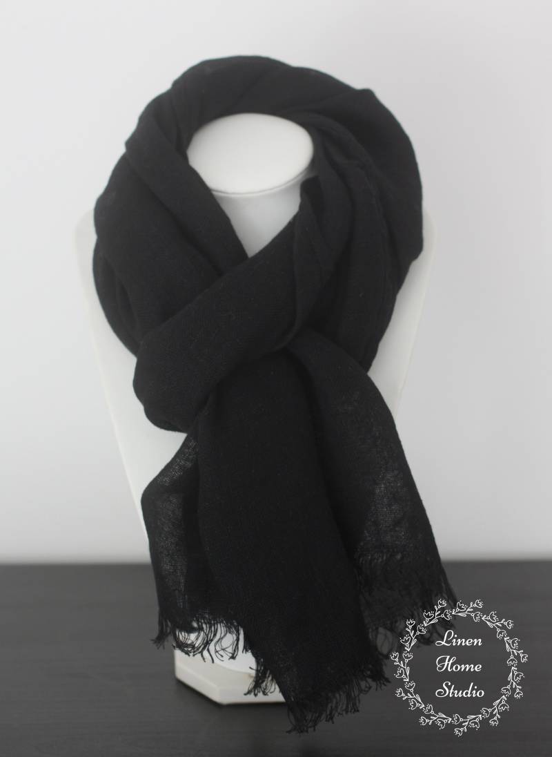 Schwarzer Leinenschal Für Männer Oder Frauen von LinenHomeStudio