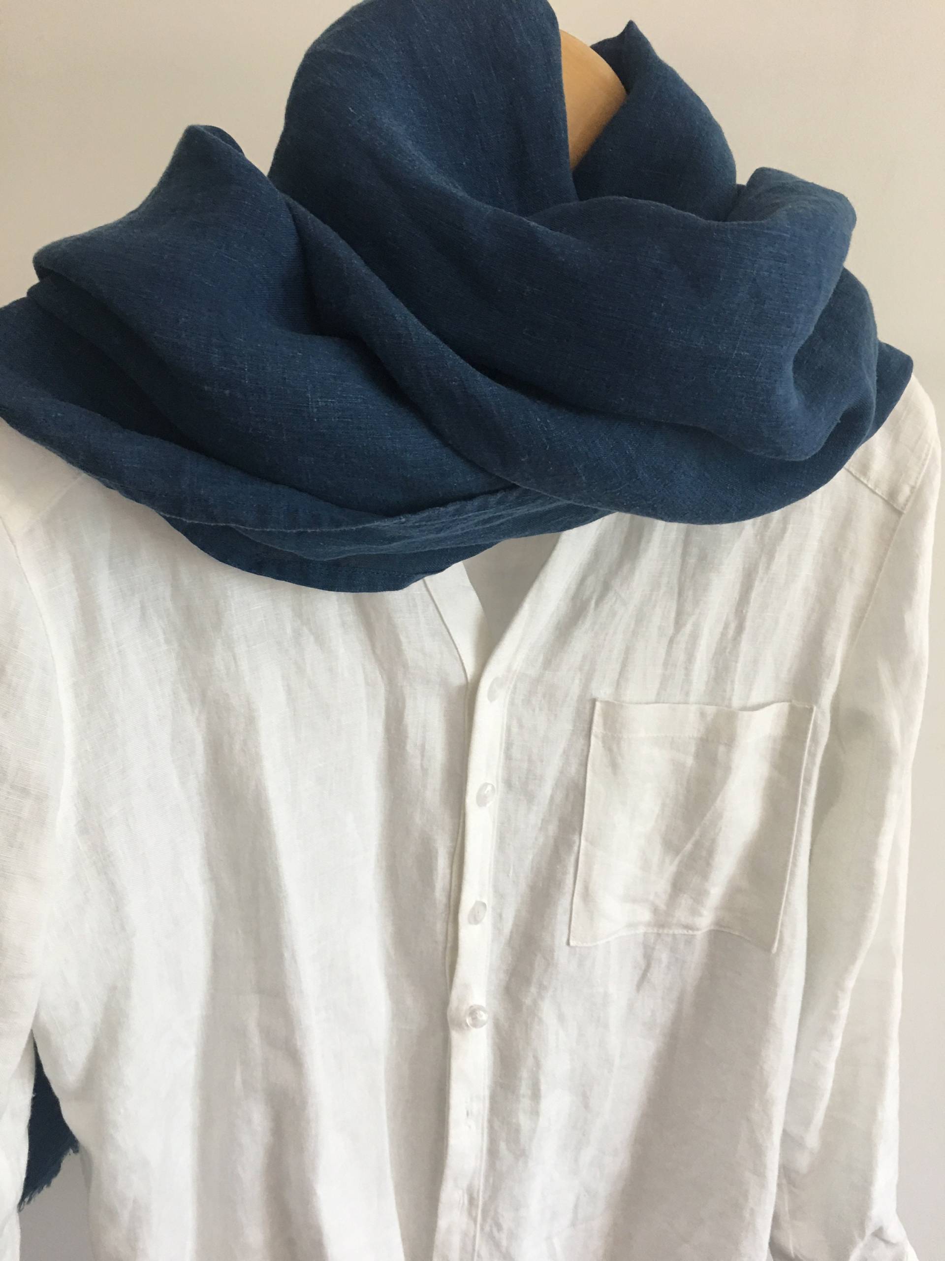 Großer Gewaschener Hanf-Schal, Wrapper-Schal, Natürlicher Hanf-Navy-Indigo-Schal, Umweltfreundliches Leinen von LinenLegend