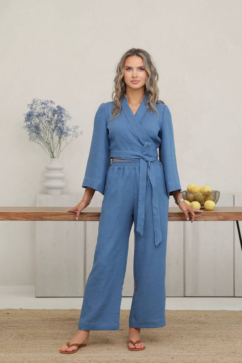 Leinen 2-Teiliges Set Hosen Und Wrap Top Mit Flare Ärmeln Dark Dusty Blue Erhältlich in 34 Farben Gewaschenes Softened Naturleinen von LinenSWANclothing