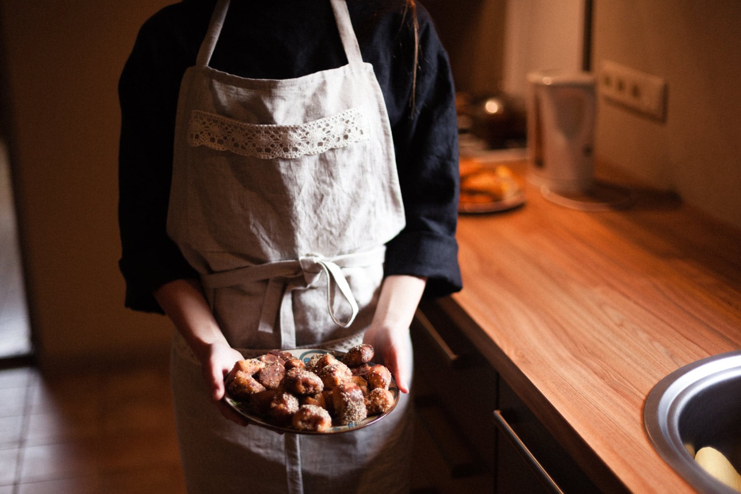 Leinen Küche Schürze Mit Taschen Spitze Detail Handgemachte Beige Off Weiße Farbe Kleidung Krawatte Zurück von LinenWonderLine
