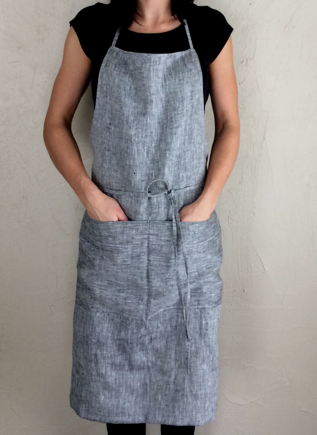 Leinen Küchen Schürze Mit Taschen Handarbeit Grau Farbe Kleidung Krawatte Rücken von LinenWonderLine