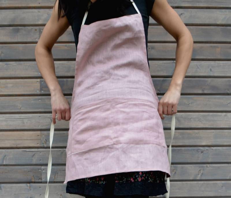 Leinen Küchen Schürze Mit Taschen Pastell Rosa Handarbeit Kleidung Krawatte Rücken von LinenWonderLine