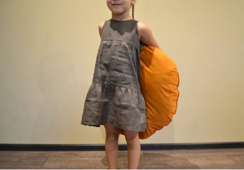Leinenkleid Baby Mädchen Ärmellos Handmade Kleidung Fit & Flare Design von LinenWonderLine