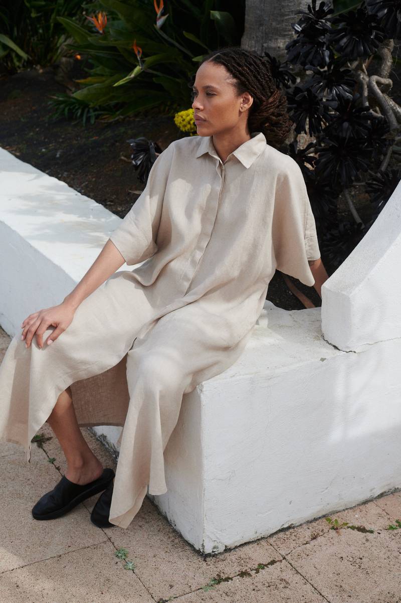 Annika Beiges Leinenkleid - Oversized Kleid Druckknopf Maxi Button Down Hemdkleid von Linenfox