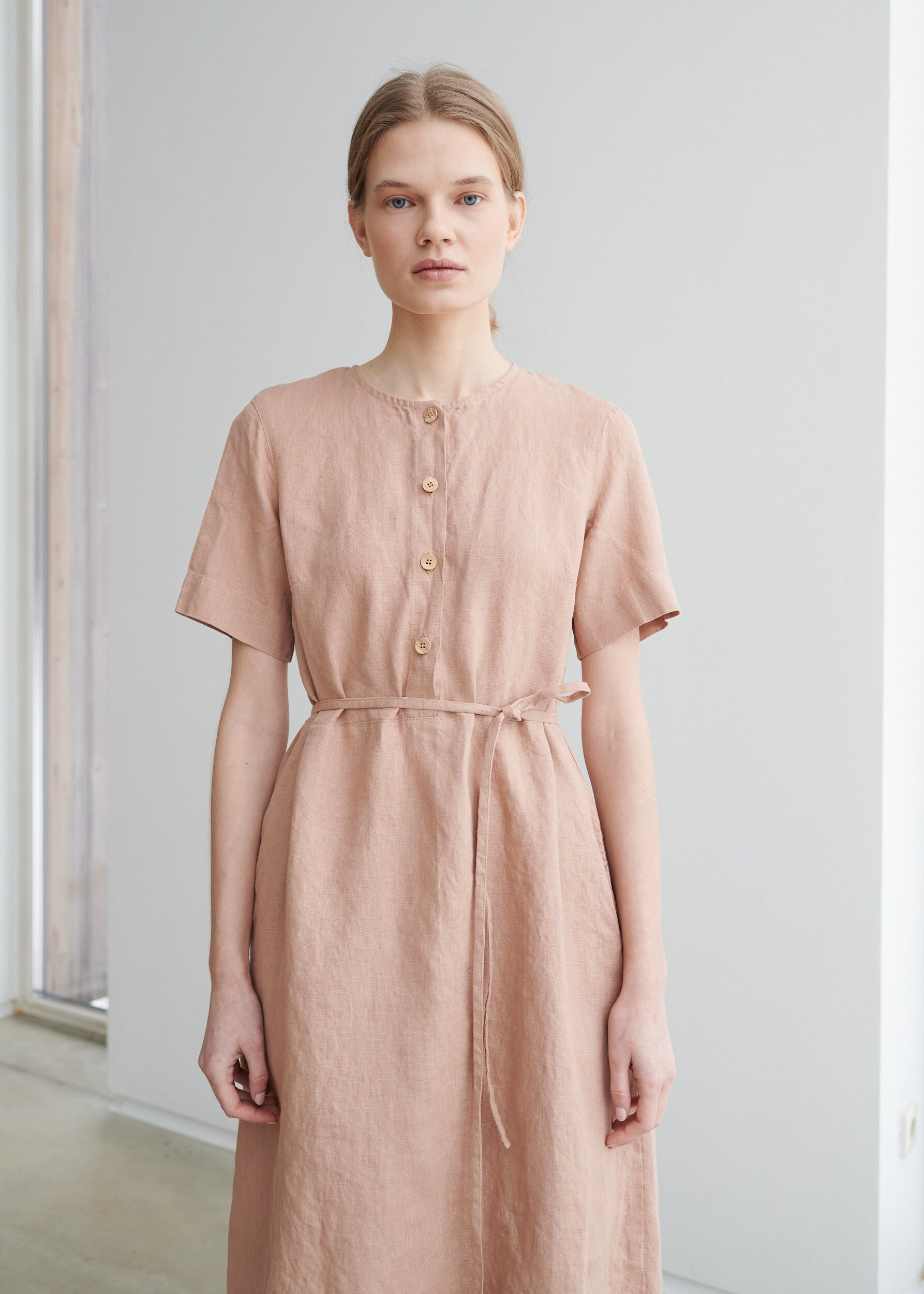 Bloom Dusty Peach - Schlichtes Leinenkleid Sommerkleid Alltagskleid Freizeitkleid Umstandskleid von Linenfox