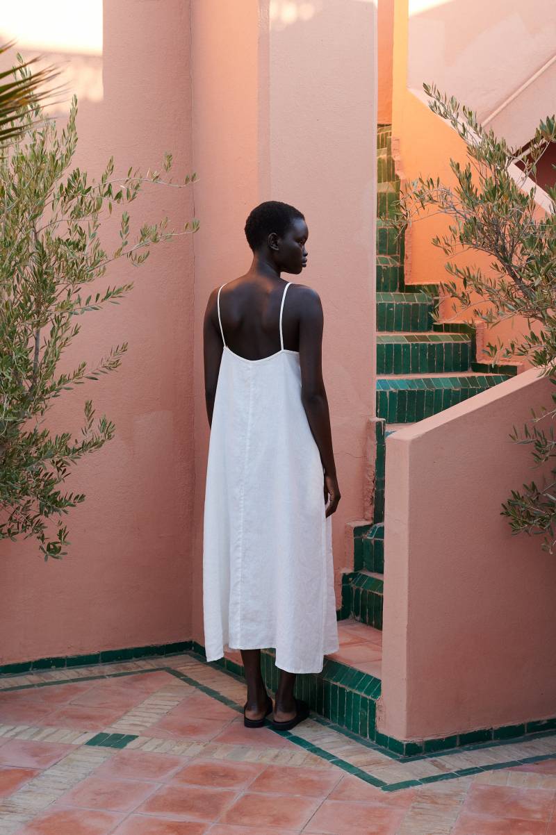 Kristi Milchiges Weißes Kleid - Spaghettibügel Leinenkleid Langes Sommer-Leinenkleid von Linenfox