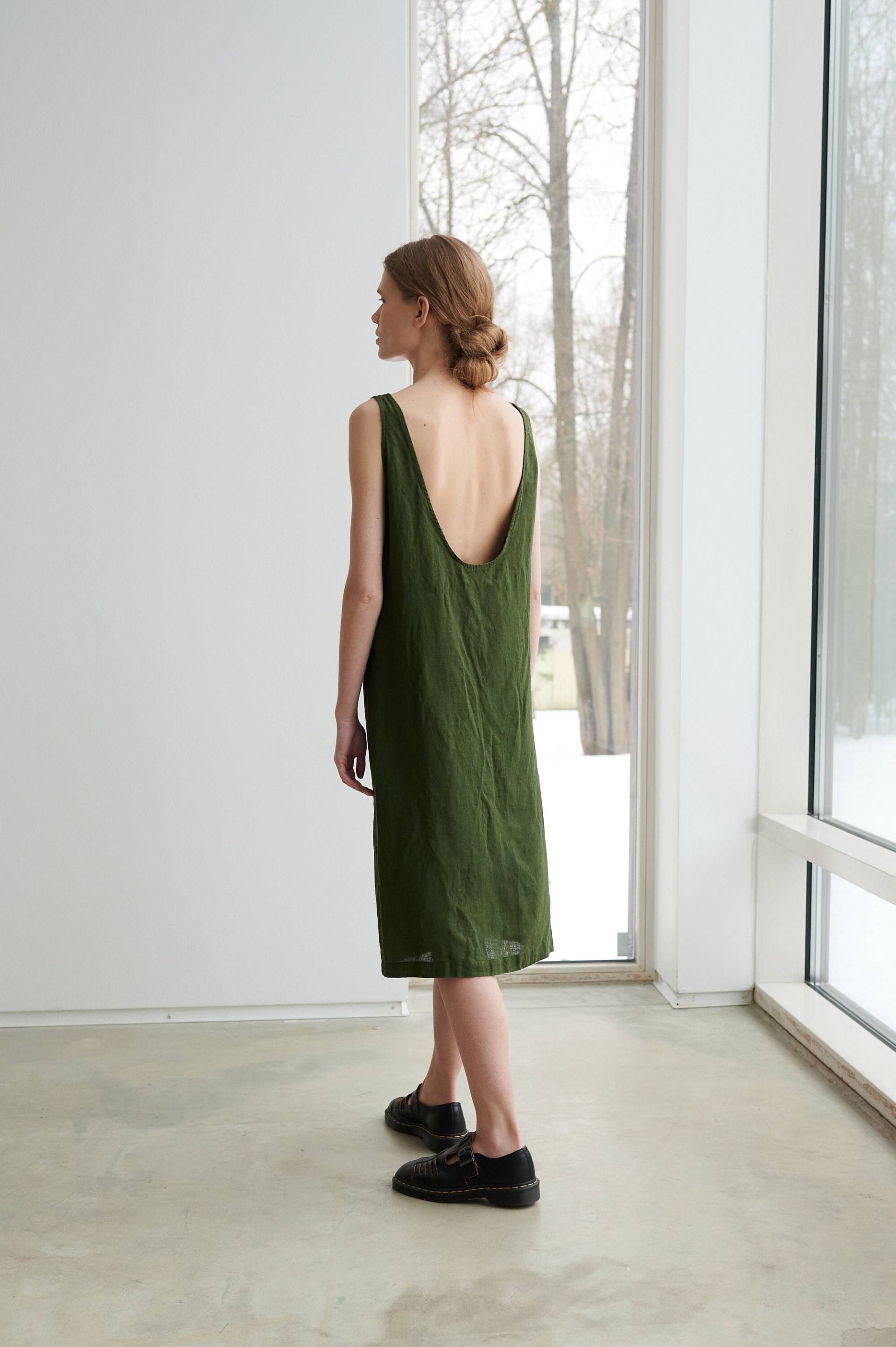Monstera Waldgrünes Kleid - Leinenkleid Sommerkleid Schlichtes Trägerkleid Lockeres Leinentunika von Linenfox