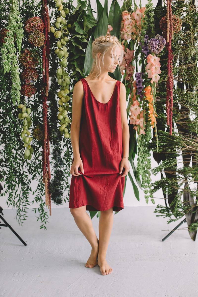 Monstera Burgund Rotes Kleid - Leinenkleid Sommerkleid Schlichtes Trägerkleid Lockeres Leinentunika von Linenfox