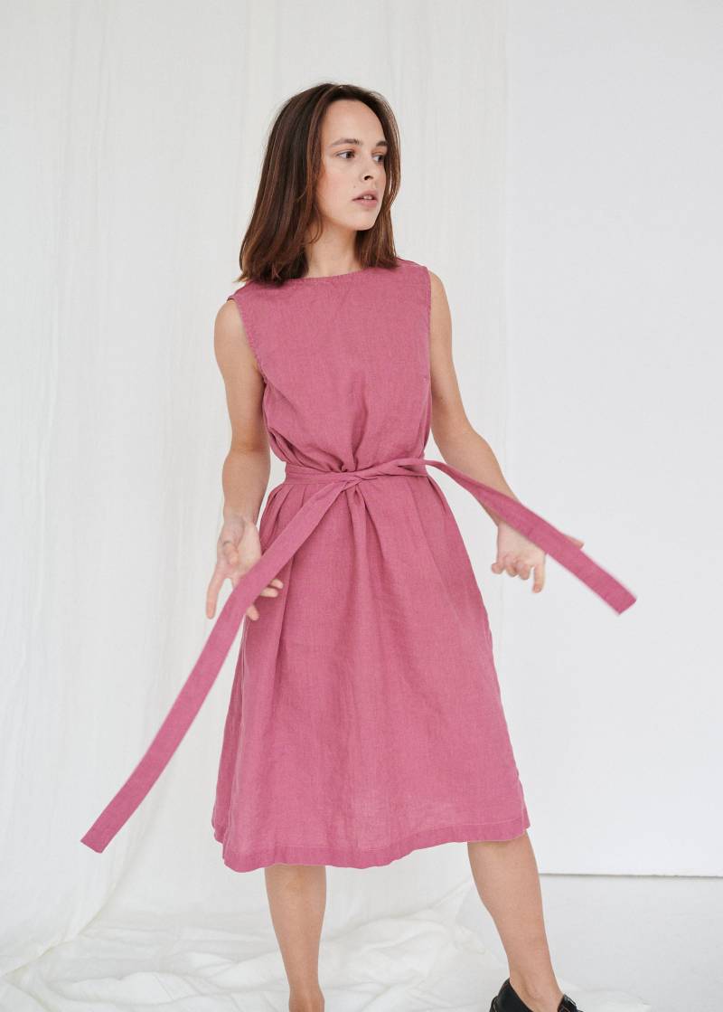 Nida Wassermelonenkleid - Leinenkleid Mit V-Ausschnitt Sommerkleid Minimales Kittel-Leinenkleid von Linenfox