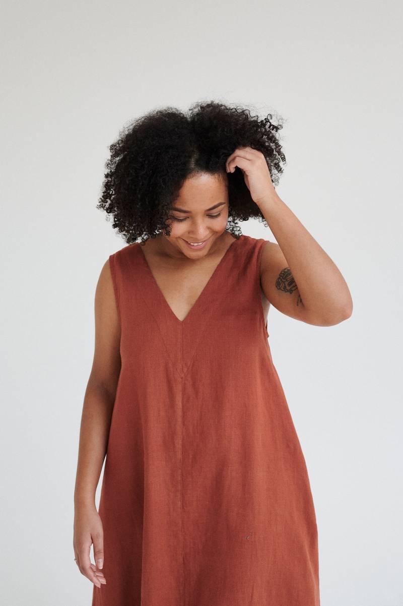 Rue Terrakotta Kleid - Mit Tiefem V-Ausschnitt Leinenkleid Langes von Linenfox