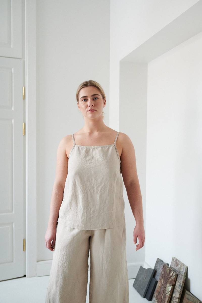 stella Beige Top - Leinen Bluse Basic Spaghetti-Träger von Linenfox