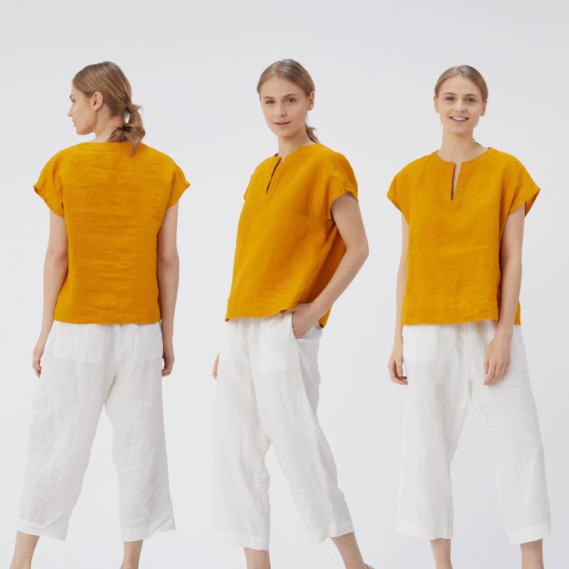 Kurzarm Leinen Top | Schlichtes Split-Ausschnitt Bluse Entspannte Passform Weihnachtsgeschenk Für Sie von Linenia