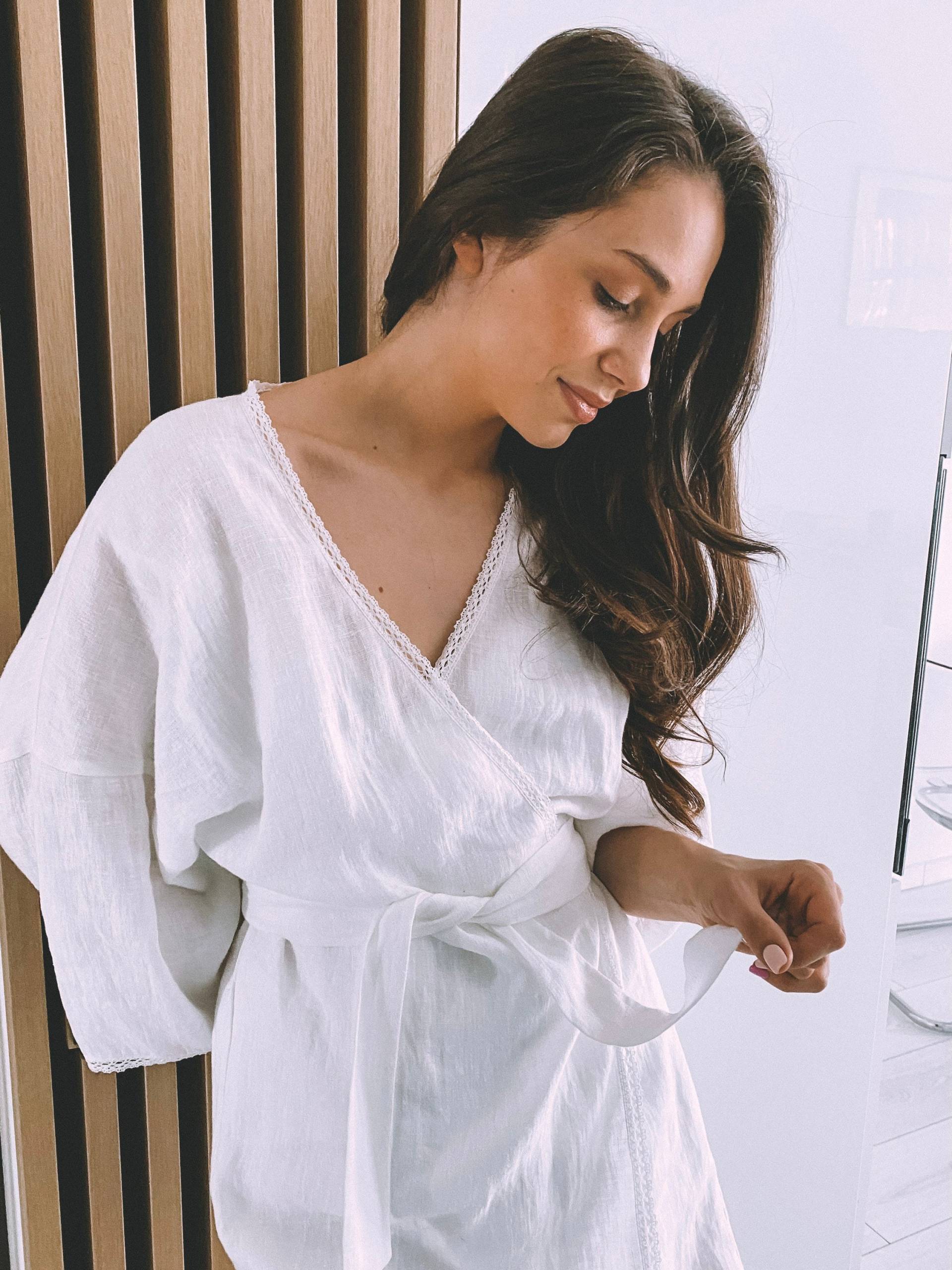 Weißer Leinenmantel Mit Schnürungen, Kimono-Robe, Geschenk Für Sie, Brautmantel, Brautjungfer Robe, Loungewear, Brauthochzeitsmantel, Nina-Robe von Linenlara