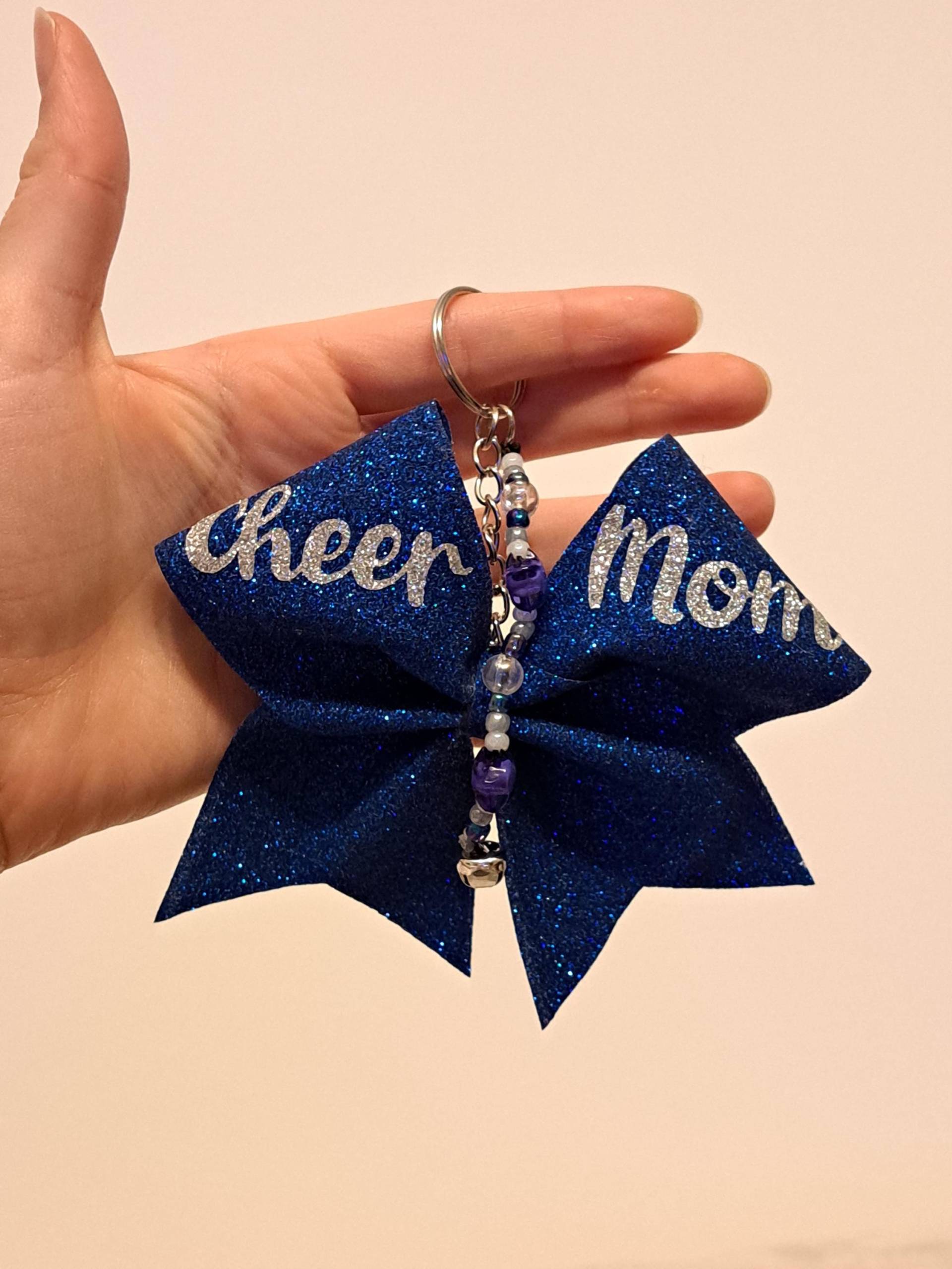 Super Sparkly Bag Charm Bow With Beads & Customizable Design - Perfect Gift For Your Birthdays, Christmas Or Just Because You Love Them von Linesschleifen