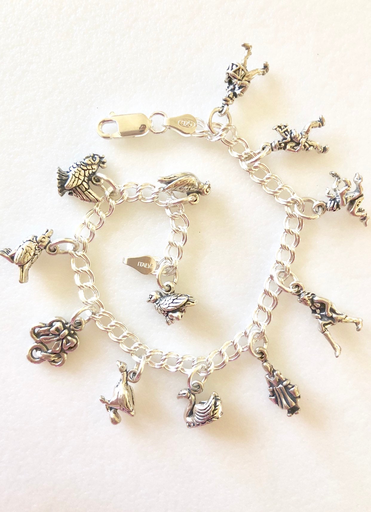 12 Tage Von Weihnachten Sterling Silber Bettelarmband, Weihnachtslied Charms, Petite 3D .925 Armband von Linettesjewelrychest