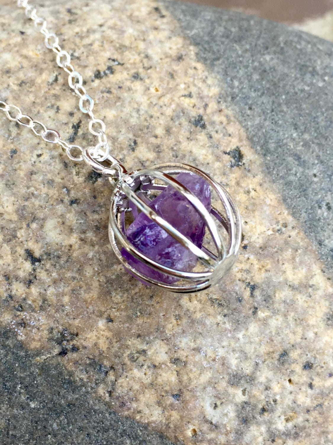 Amethyst Nugget Halskette, Echter Käfig Anhänger, Februar Geburtsstein, Roher Amethyst, Natürliche Edelsteine, Sterling Silber von Linettesjewelrychest