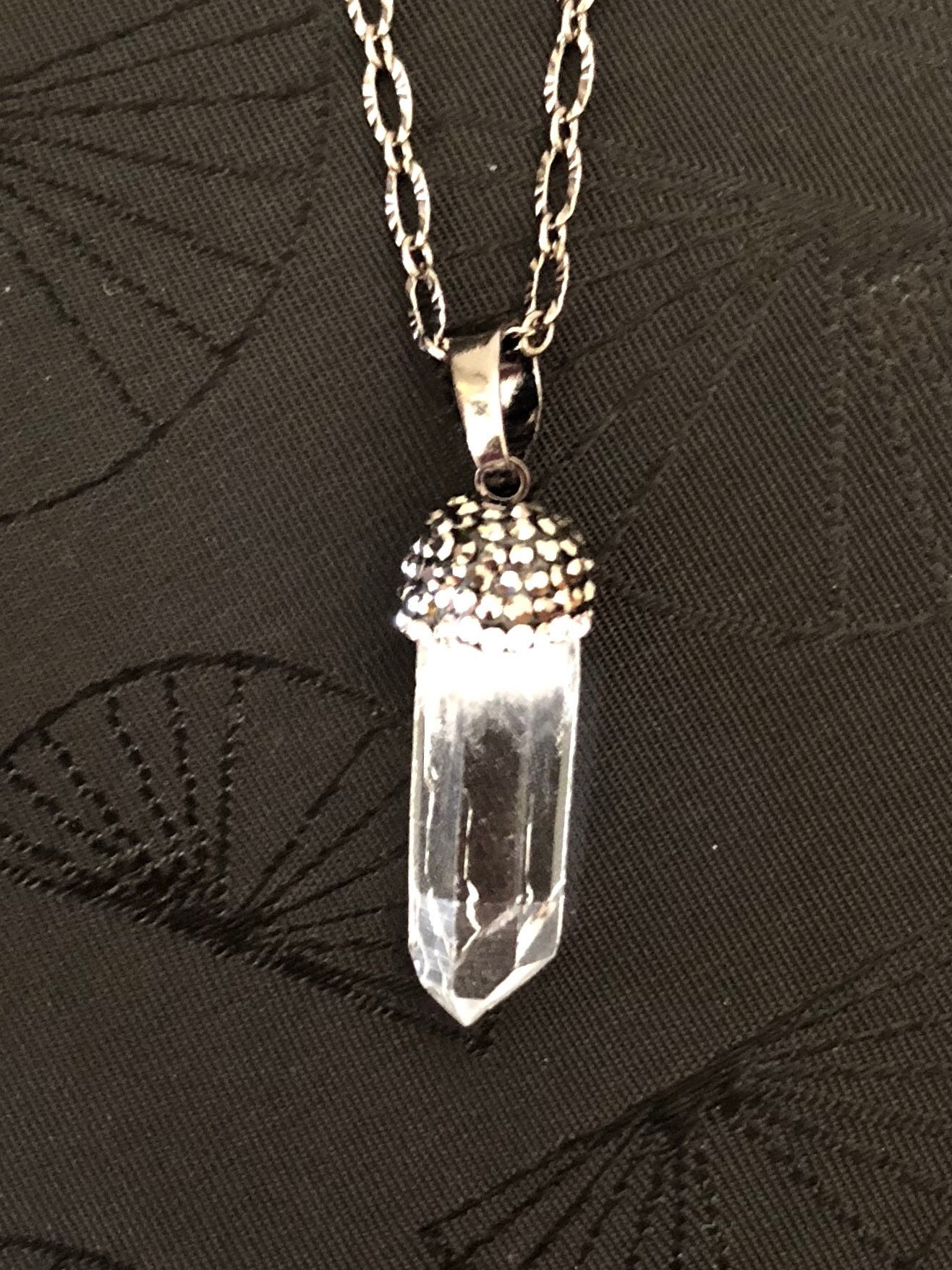 Bergkristall Zauberstab Kette, Pflastern Kristall Perle Cap, Heilende Kristall, Opak Weiß Rotguss Silber von Linettesjewelrychest