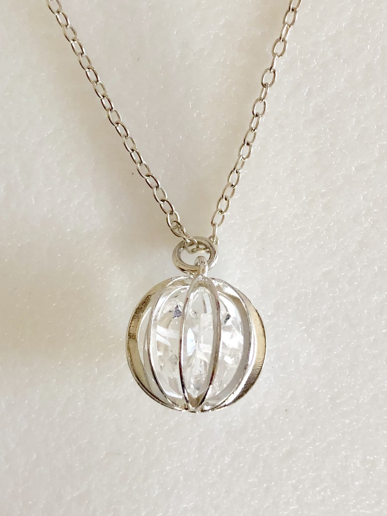 Diamant Herkimer Halskette, April Geburtsstein, Käfig Rohedelsteine, Sterling Silber von Linettesjewelrychest
