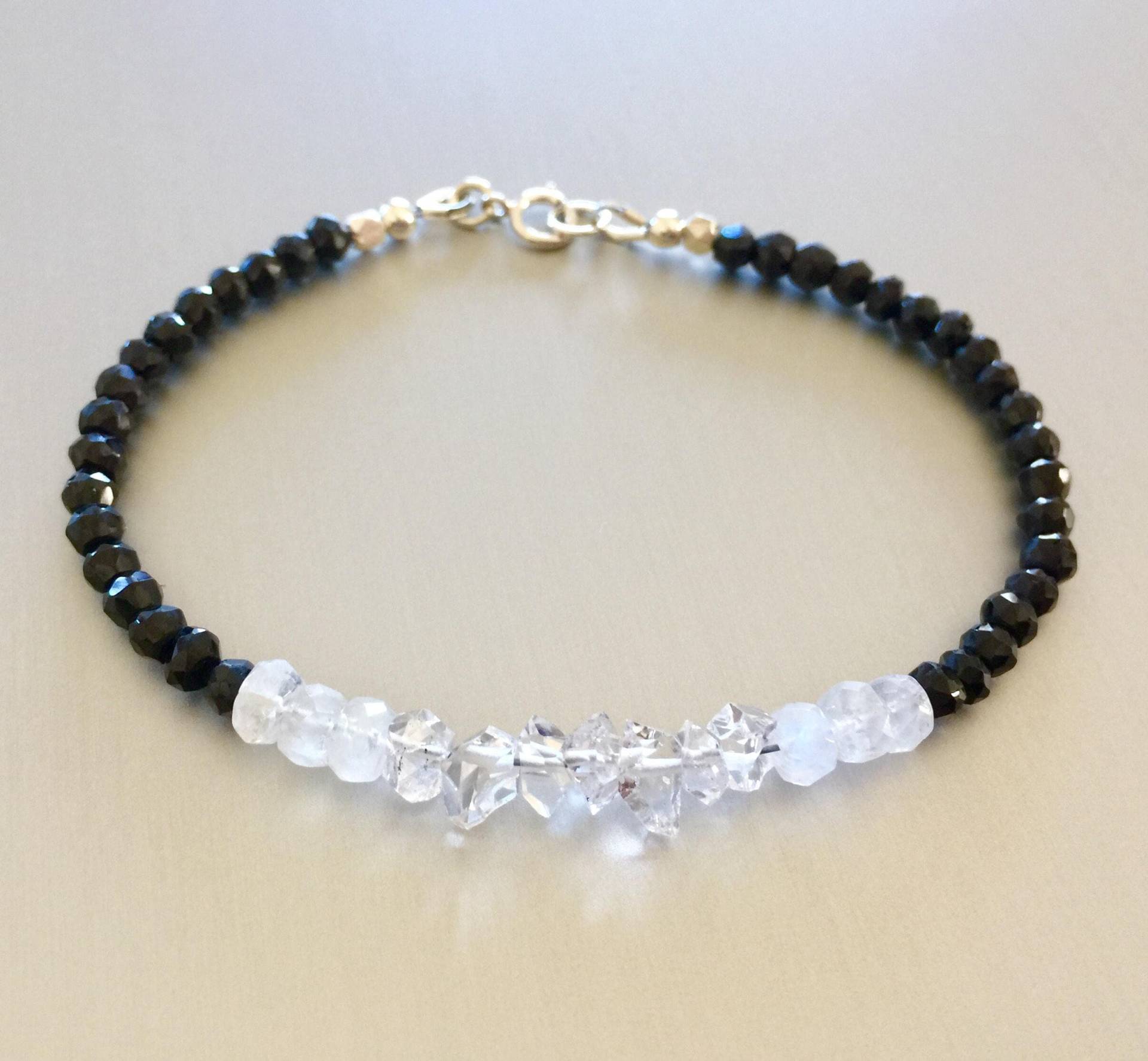 Herkimer Diamant Schwarz Spinell Armband, Mondstein, Kristall Quarz, Edelstein, April Birthstone, Zierliches Minimalist, Sterling Silber von Linettesjewelrychest