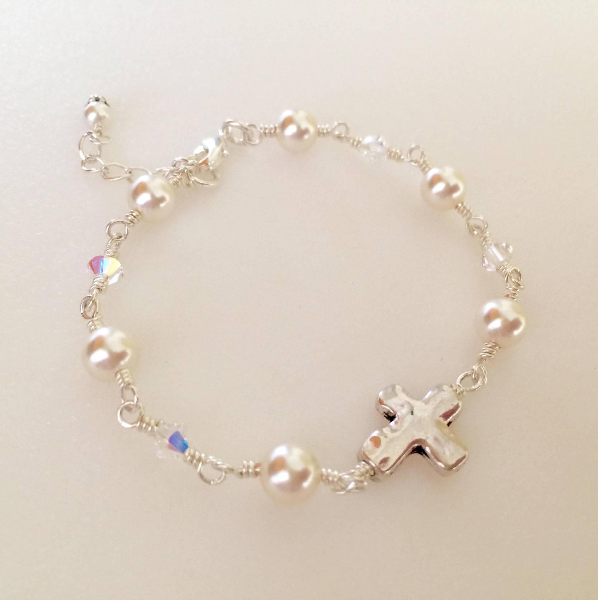 Kommunion Kreuz Armband, Seitlich Kommunion, Konfirmation, Blumenmädchen, Schmuck, Swarovski Elements von Linettesjewelrychest