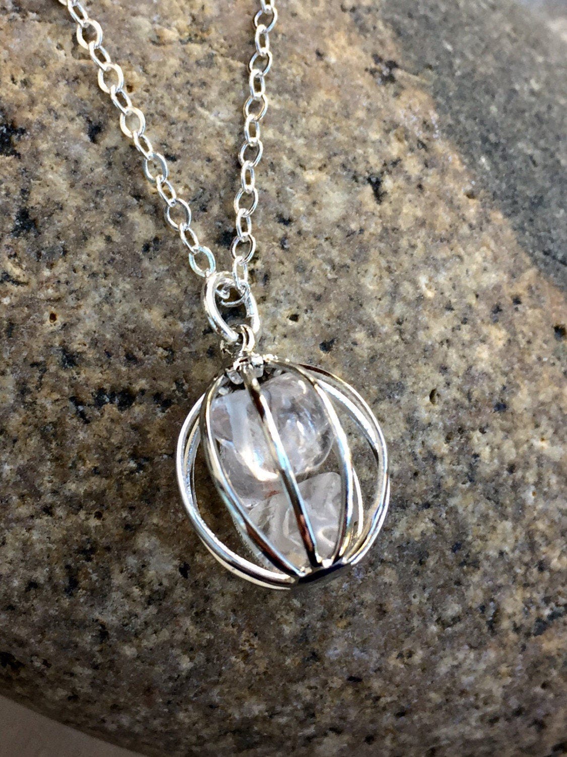 Kristall Quarz Käfig, Halskette, Heilkristalle, April Birthstone, Rock Crystal Edelsteine, Sterling Silber von Linettesjewelrychest