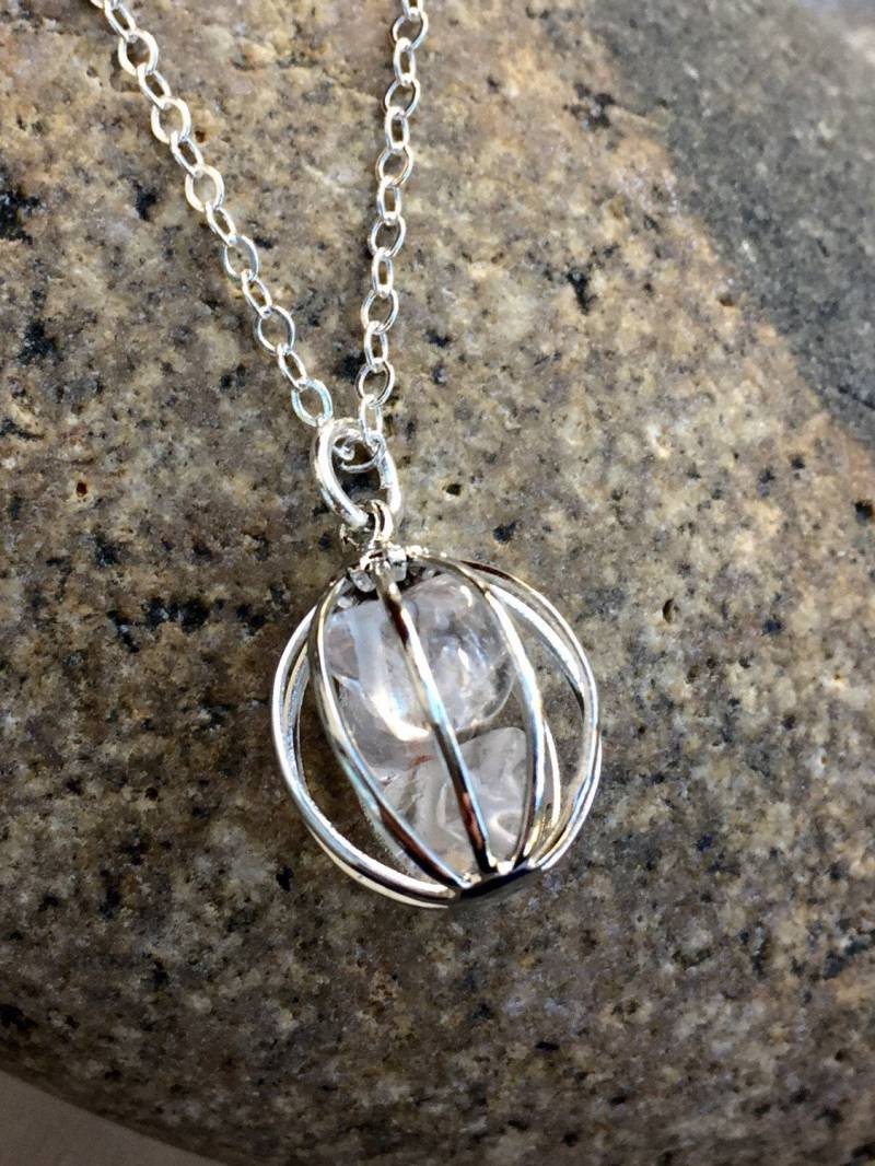 Kristall Quarz Käfig, Halskette, Heilkristalle, April Birthstone, Rock Crystal Edelsteine, Sterling Silber von Linettesjewelrychest