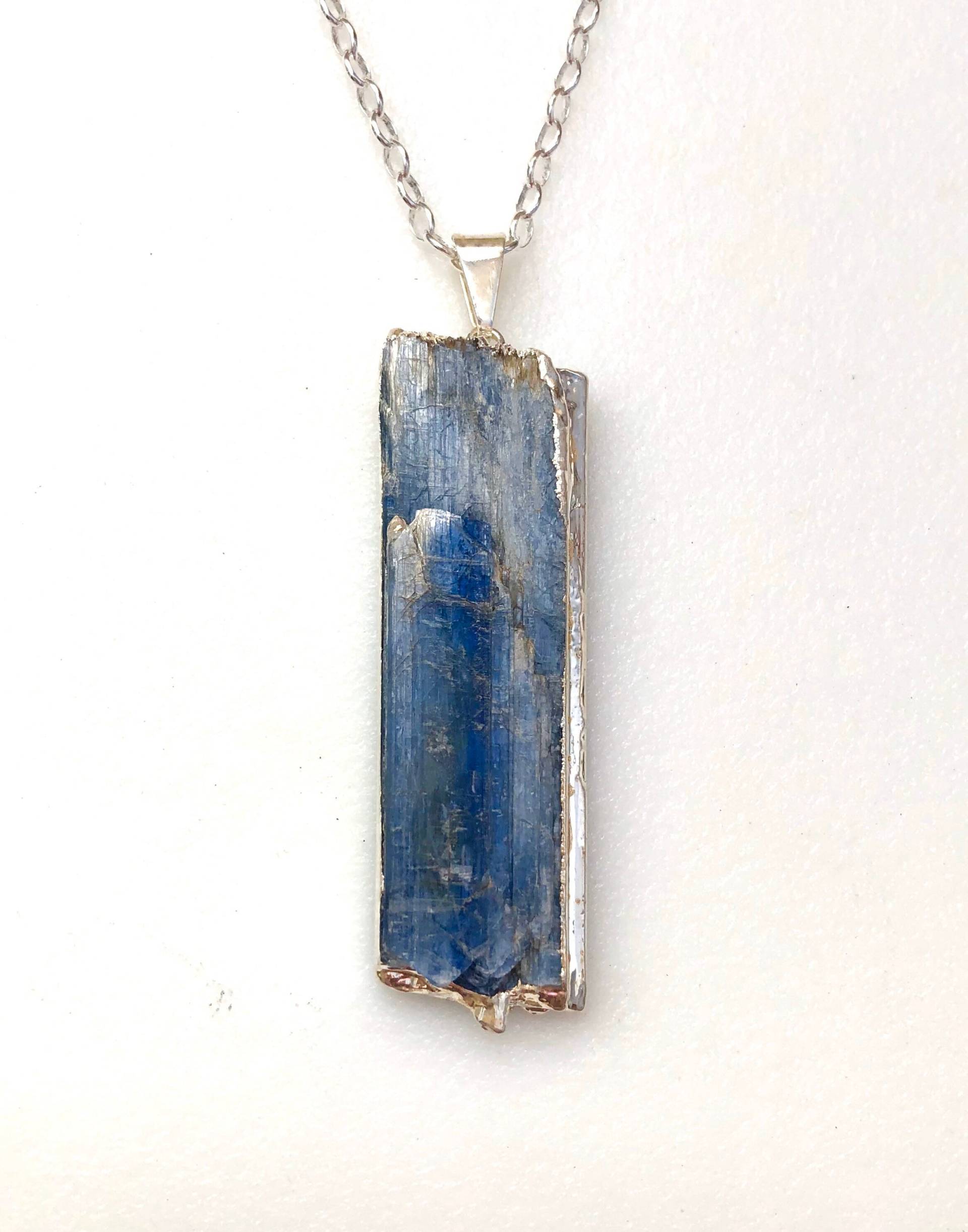 Kyanit Halskette, Blauer Kyanit, Silber Galvanisierte Fassung, Statement-Halskette, Heilstein von Linettesjewelrychest