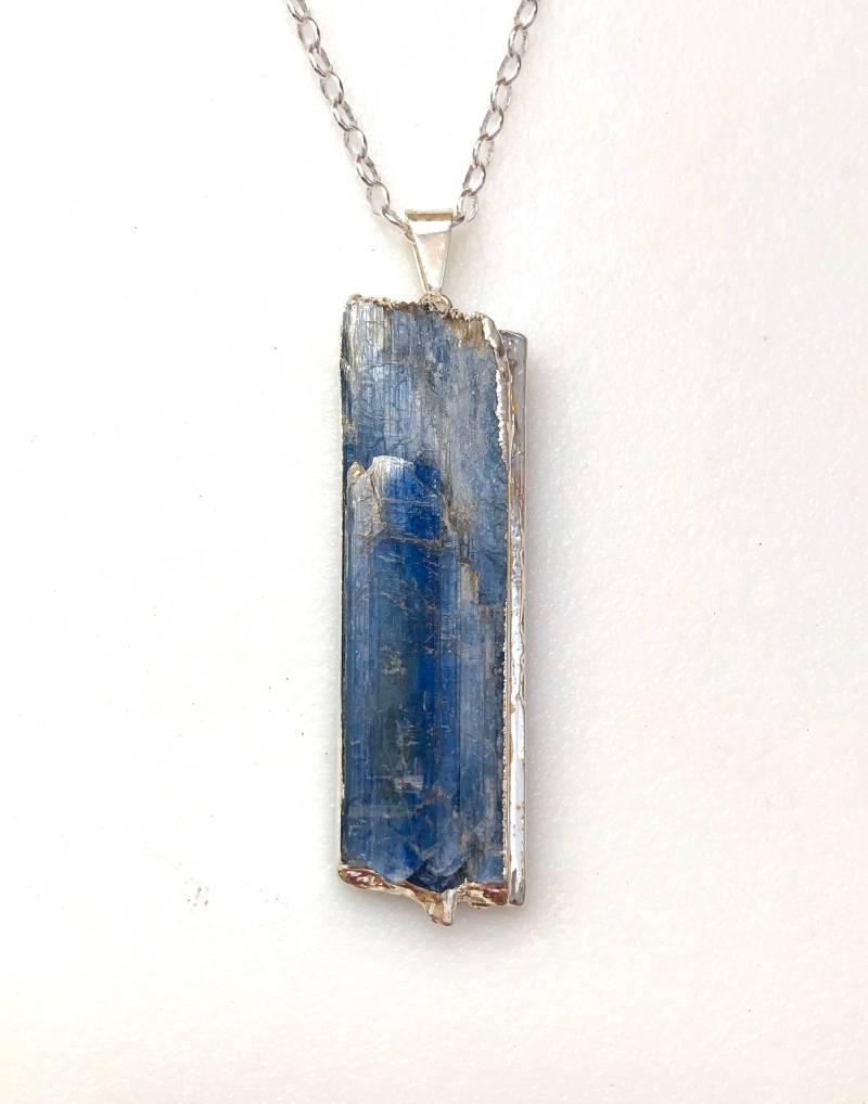 Kyanit Halskette, Blauer Kyanit, Silber Galvanisierte Fassung, Statement-Halskette, Heilstein von Linettesjewelrychest