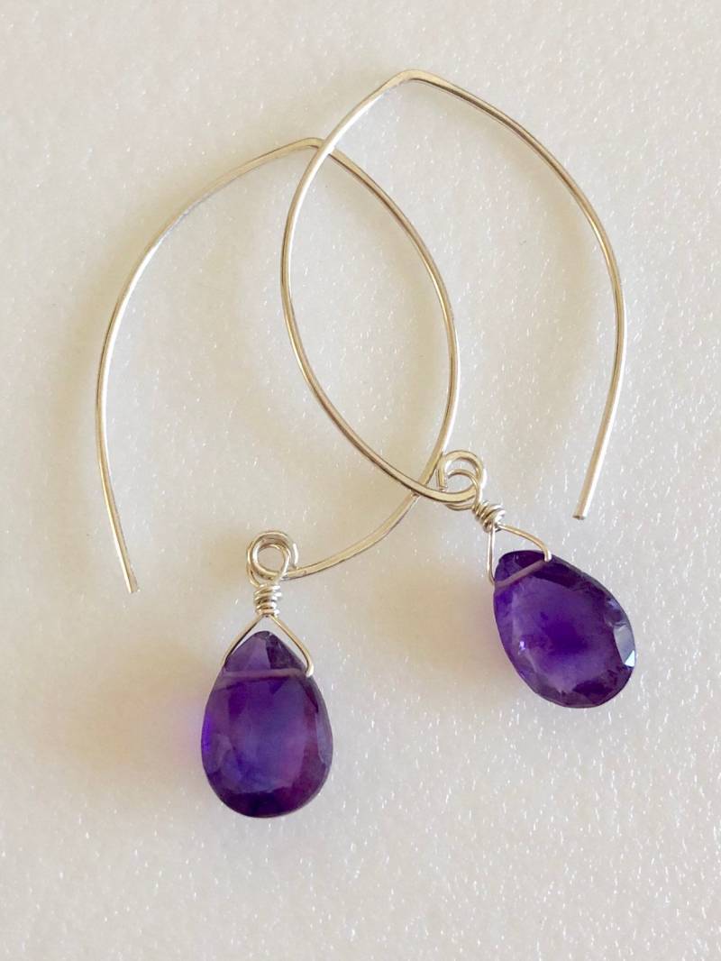 Lila Amethyst Ohrringe, Royal Briolettes, Februar Birthstone, Braut, Handgemachte Bali Ohrhaken, Sterling Silber, Gold Fill von Linettesjewelrychest