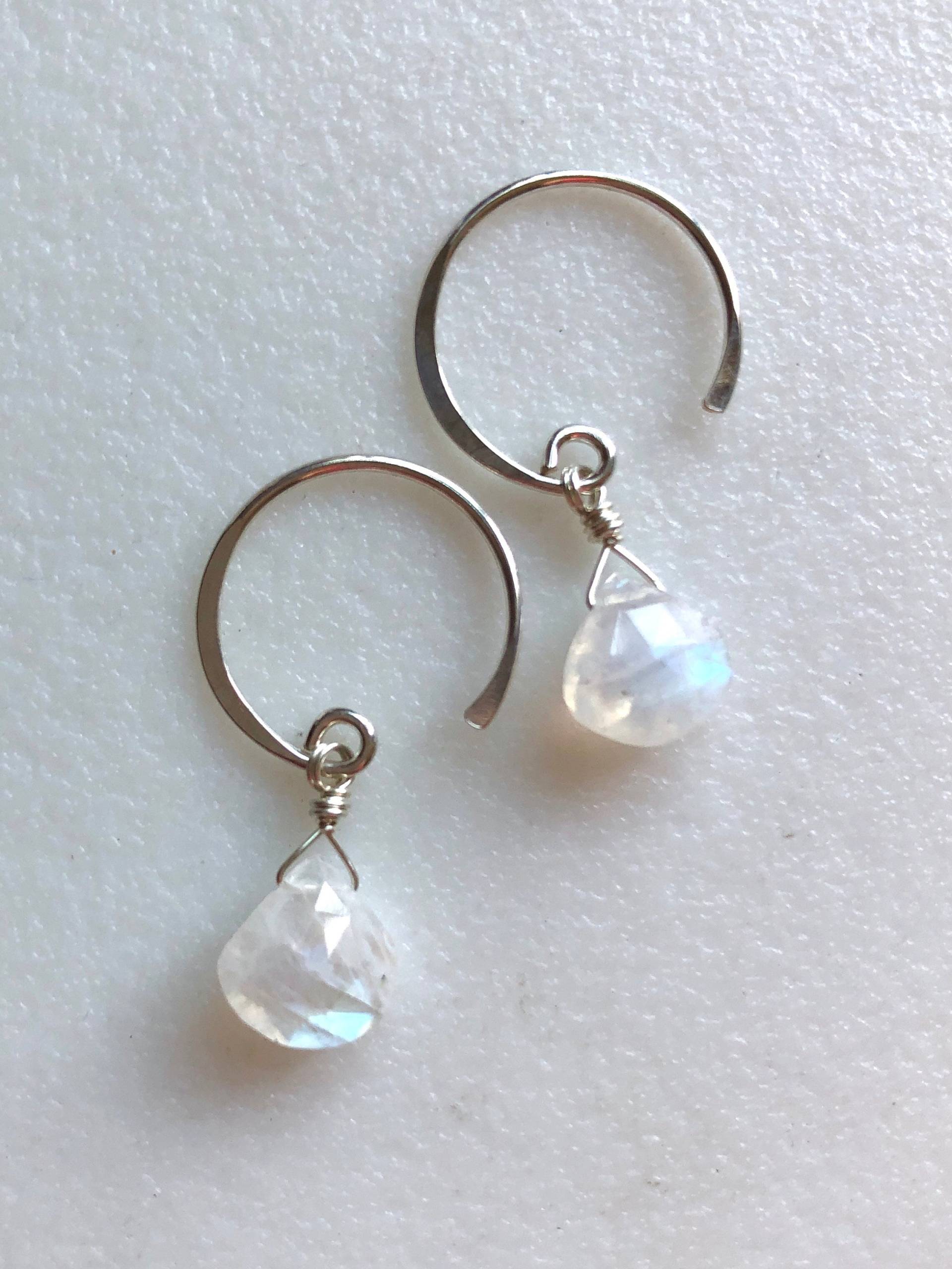 Mondstein Ohrringe, Regenbogen Blauer Blitz Mondstein, Luxe Petite Aaa Herz Briolette, Juni Geburtsstein, Braut, Sterling Silber von Linettesjewelrychest