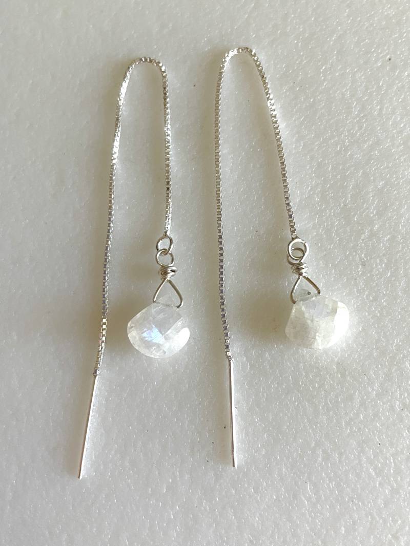 Mondstein Threader Ohrringe, Luxe Aaa Petite Herz Brioletten, Blauer Blitz Mondstein, Juni Birthstone, Brautschmuck, Sterling Silber Mondstein Threader Ohrringe, Luxe Aaa Petite Herz Brioletten, Blauer Blitz Mondstein, Juni Birthstone, Brautschmuck, Sterling Silber von Linettesjewelrychest