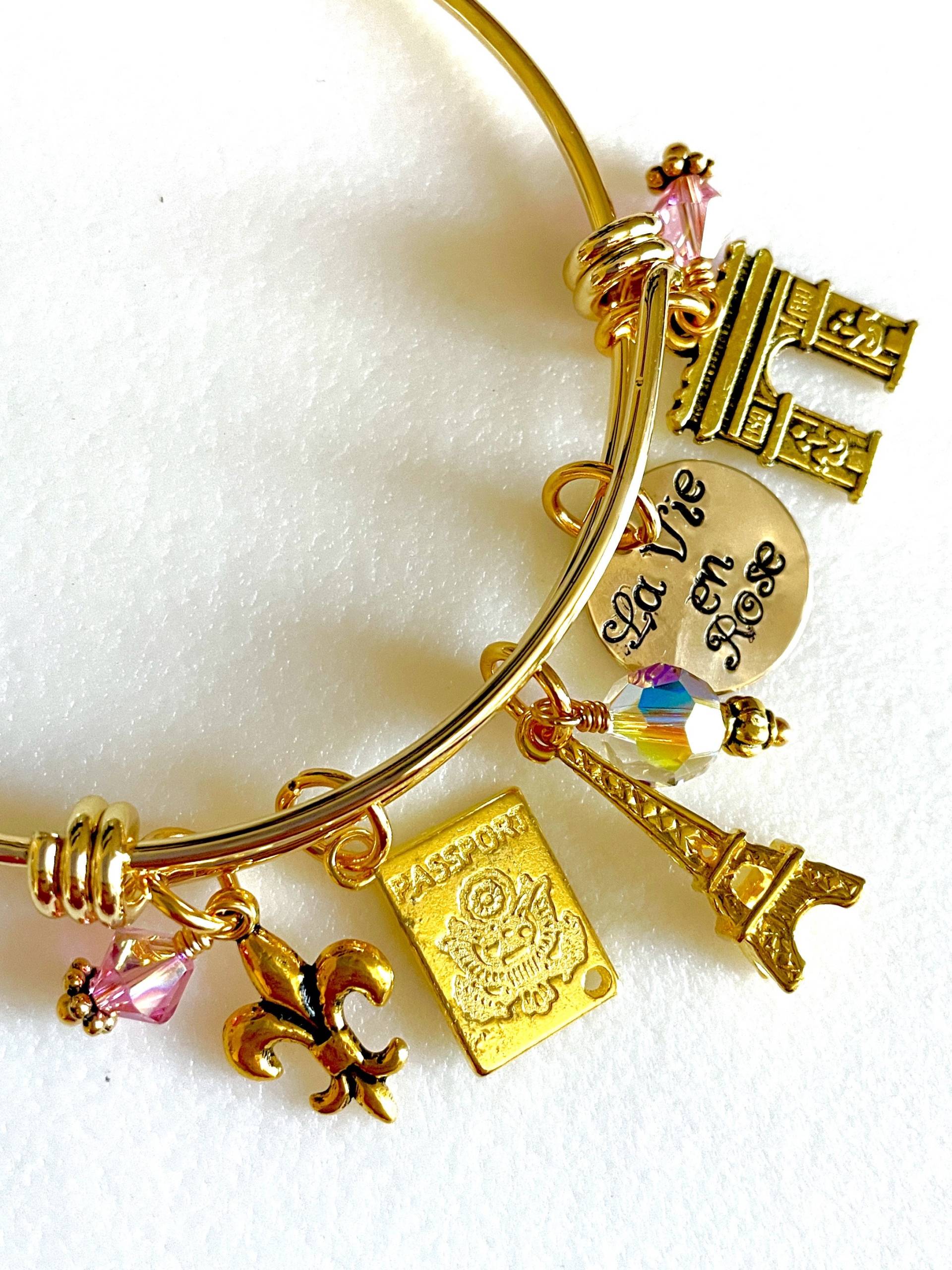 Paris Armreif, Gold Bettelarmband, "La Vie En Rose", Souvenir, Reise, Flitterwochen, Liebhaber, Rosa Swarovski Elements von Linettesjewelrychest