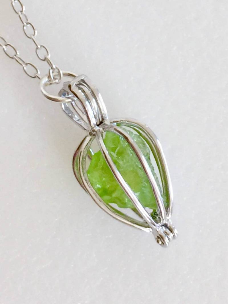 Peridot Käfig Halskette, Sterling Silber Käfig, Echtes Nugget, Gelb Grüner Peridot, August Geburtsstein, Tropfenkäfig von Linettesjewelrychest