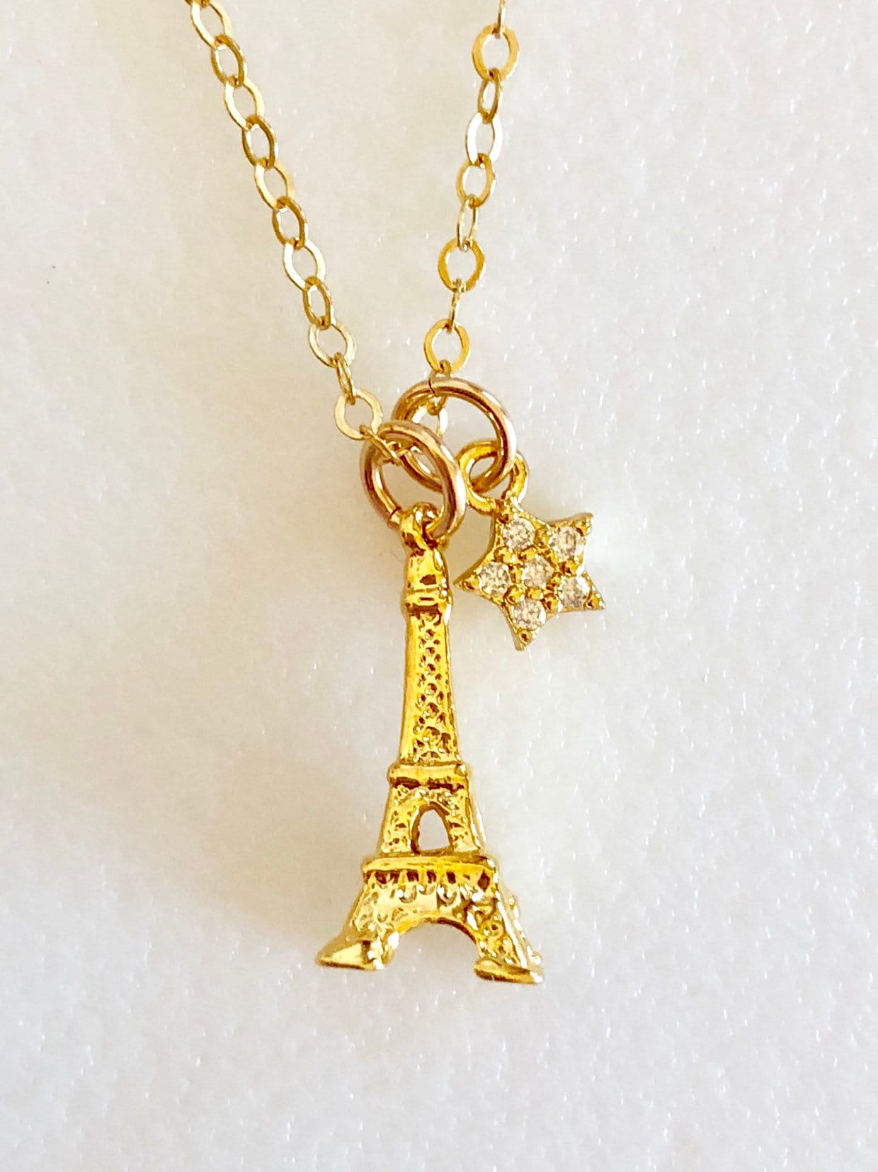 Petite Eiffelturm Halskette, La Tour Eiffel, Paris Anhänger, Souvenir, Liebhaber, Gold Vermeil, Zirkonia Stern, Fill von Linettesjewelrychest