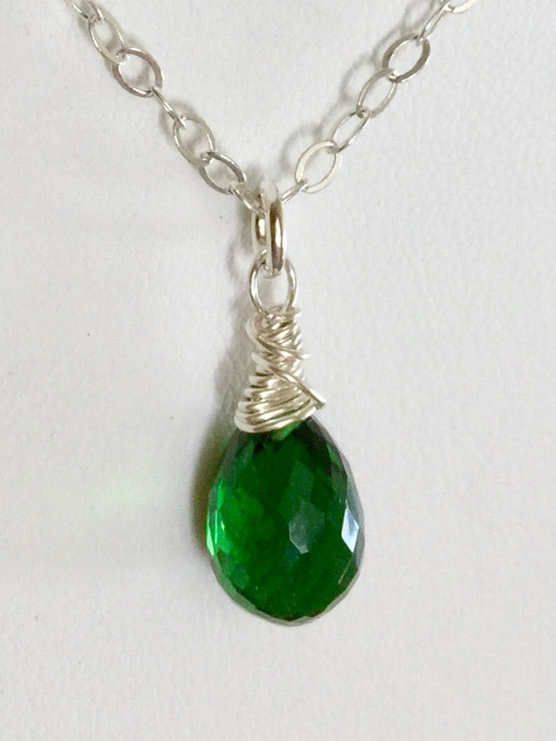 Smaragd Tropfen Halskette, Dunkel Grünen Smaragd-Quarz, Mai Geburtsstein, Riesigen Facettierten Briolette, Sterlingsilber, 14K Gold Füllen von Linettesjewelrychest