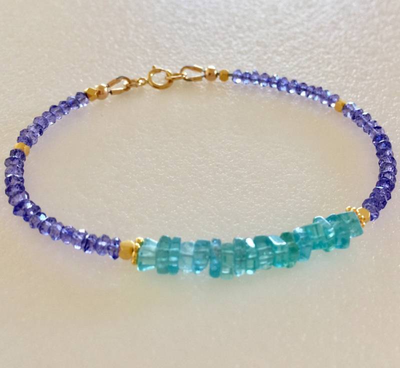 Tansanit Und Apatit Armband, Natürlicher Blauer Tansanit, Neon Blau/Grün Apatit, 24K Gold Vermeil, Fill, Braut, Zierliches Armband von Linettesjewelrychest