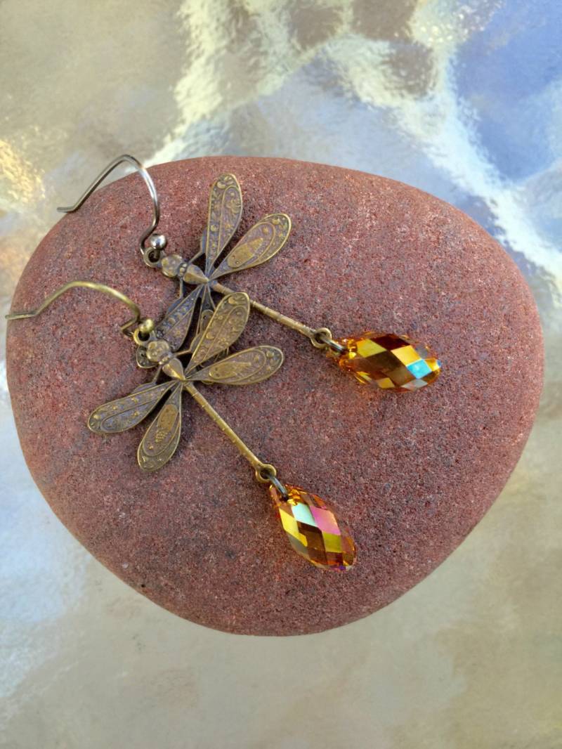 Topas Kristall Ohrringe, Libellen Swarovski Vintage Antik Messing Libelle von Linettesjewelrychest