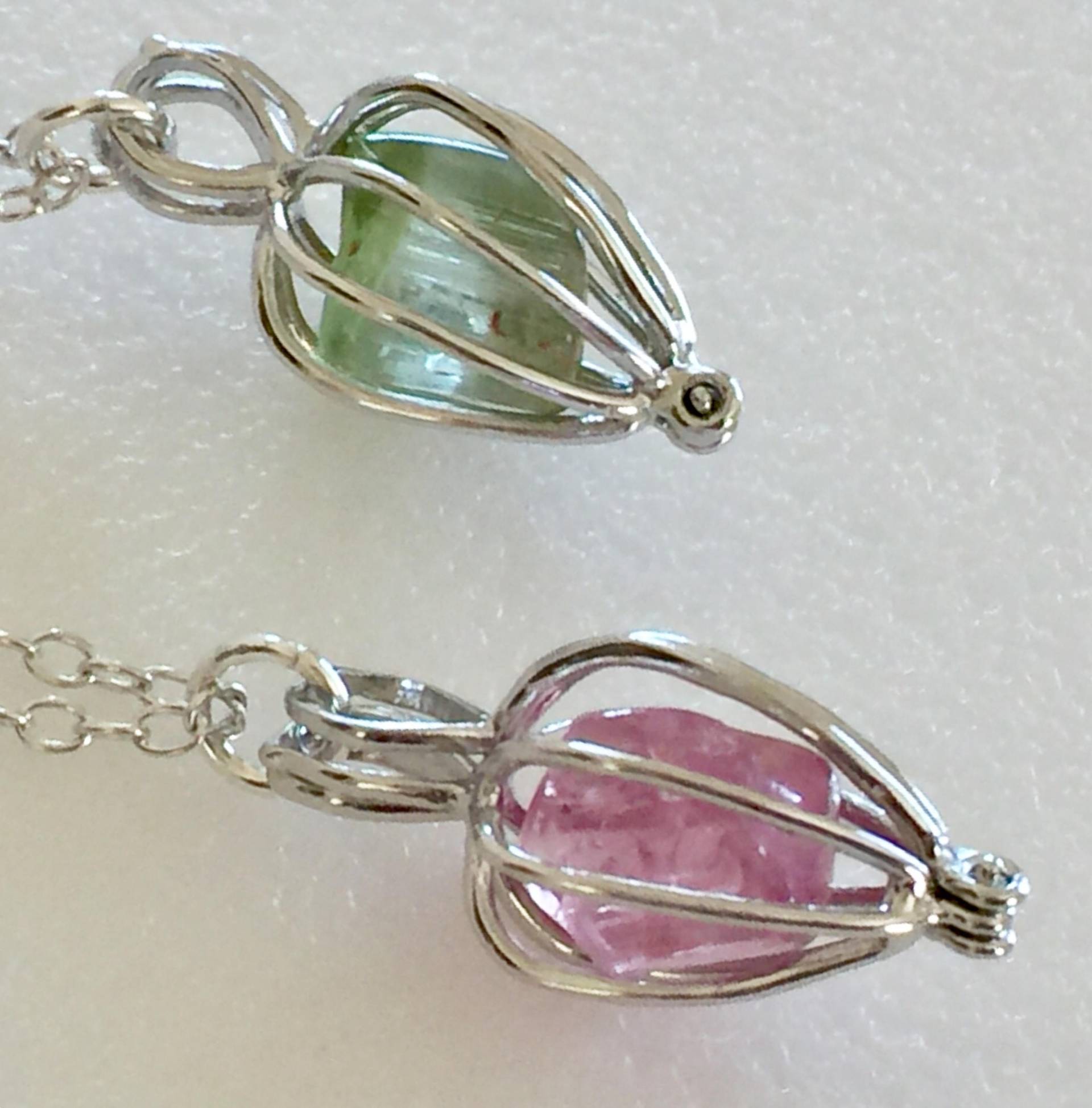 Turmalin Käfig Halskette, Sterling Silber Käfig, Echter Nugget, Rosa Oder Grün Turmalin, Oktober Geburtsstein, Teardrop von Linettesjewelrychest