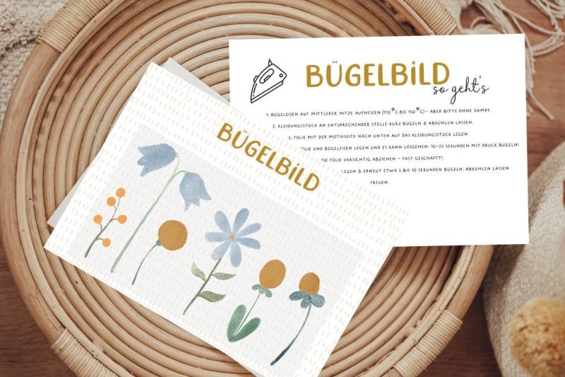 Bügelbild Blumenwiese Blau Aufbügler Patch von Lingerei