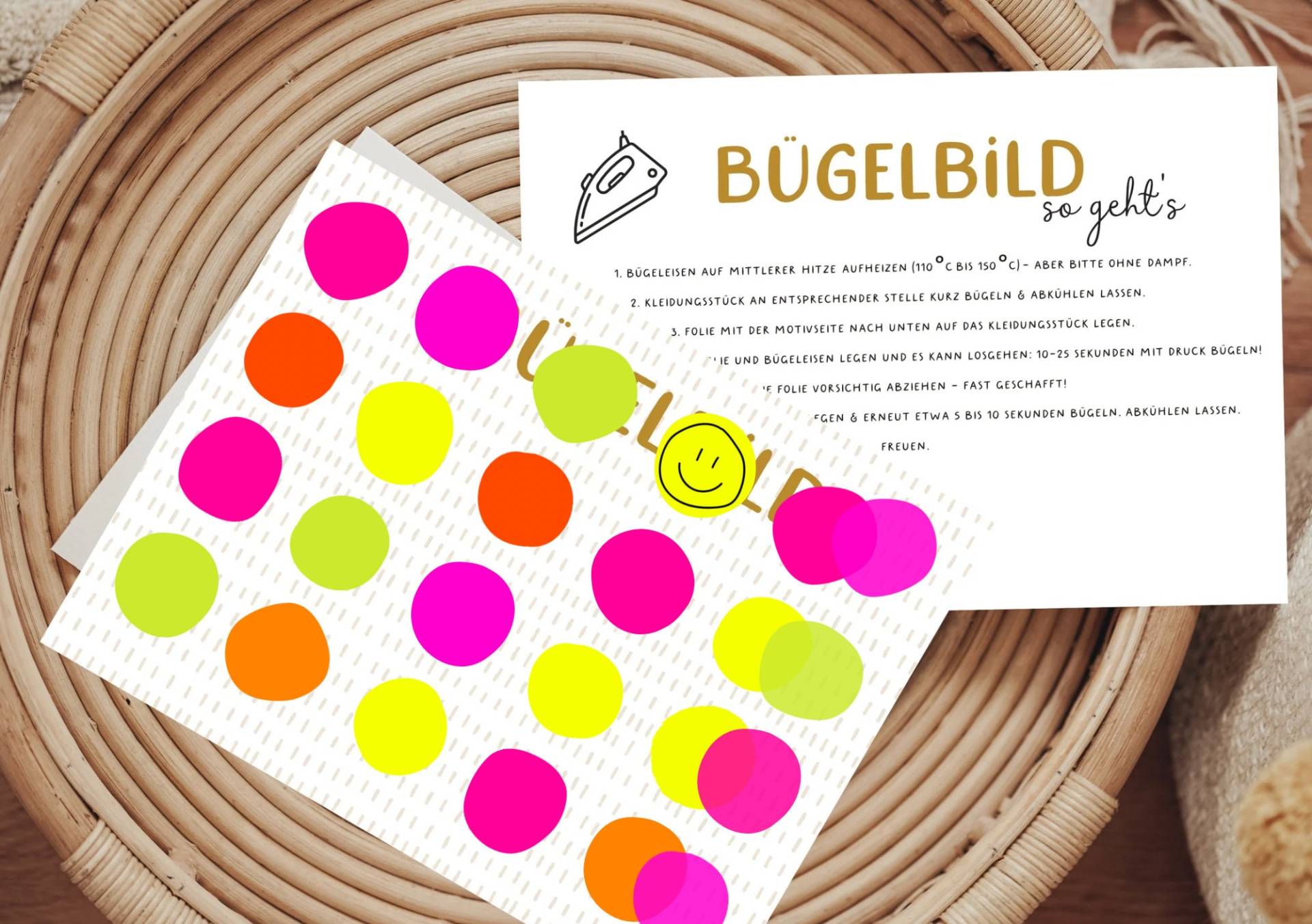 Bügelbild Neon Konfetti Punkte Neonpink Smiley Aufbügler Patch von Lingerei